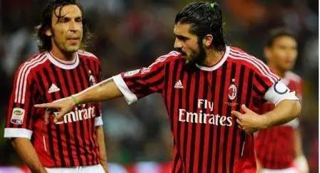 弗赖堡门将阿图博卢：诺伊尔是最伟大门将，他改变了这项运动（弗赖堡门将阿图博卢：诺伊尔是史上最佳门将，重塑了这项运动）