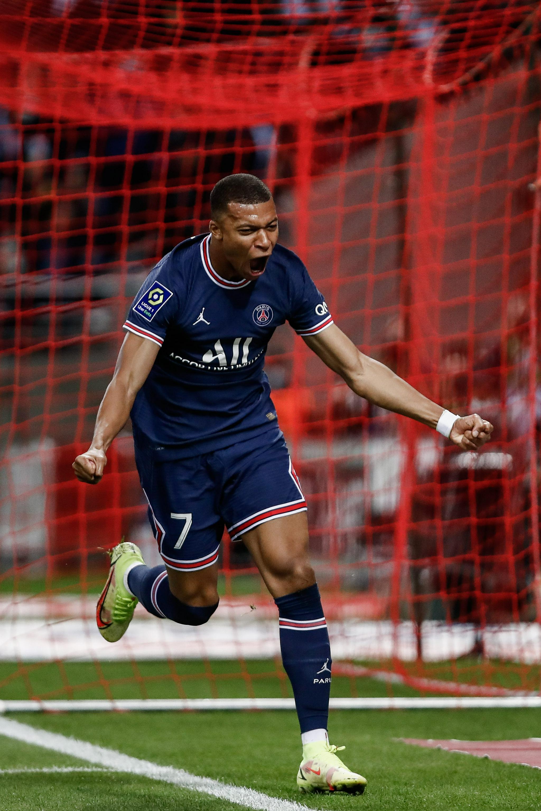 半场战报：罗马1-0乌迪内斯，洛伦佐-佩莱格里尼点射破门