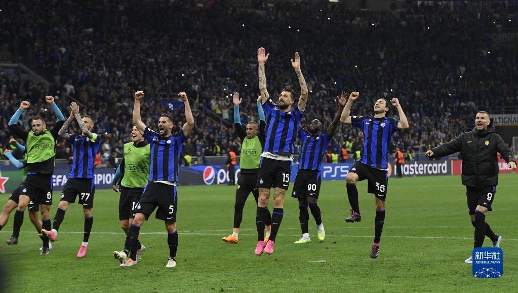 石破天惊！泰勒·亚当斯43米吊射破门为本赛季英超最远进球（惊天一脚！泰勒·亚当斯43米挑射入网，刷新本季英超最远进球纪录）