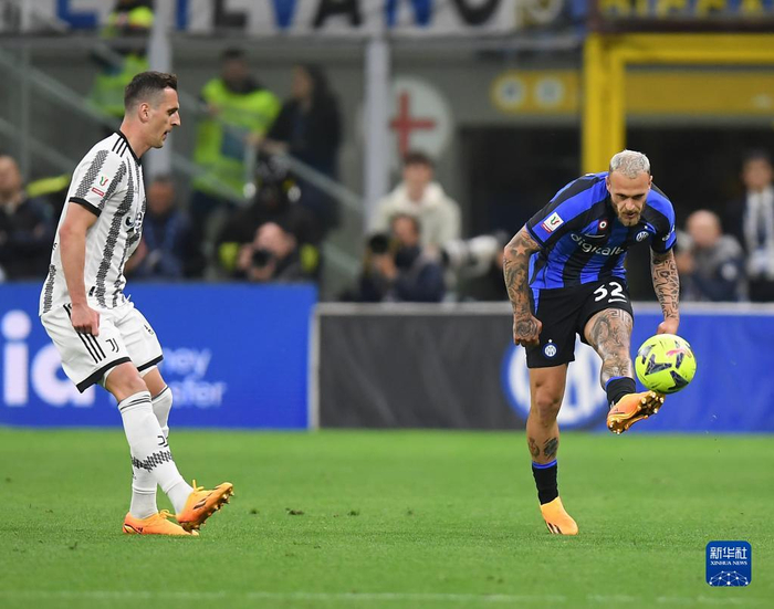 莱万：我经常带伤上场，肋骨骨折也硬撑；不着急决定未来