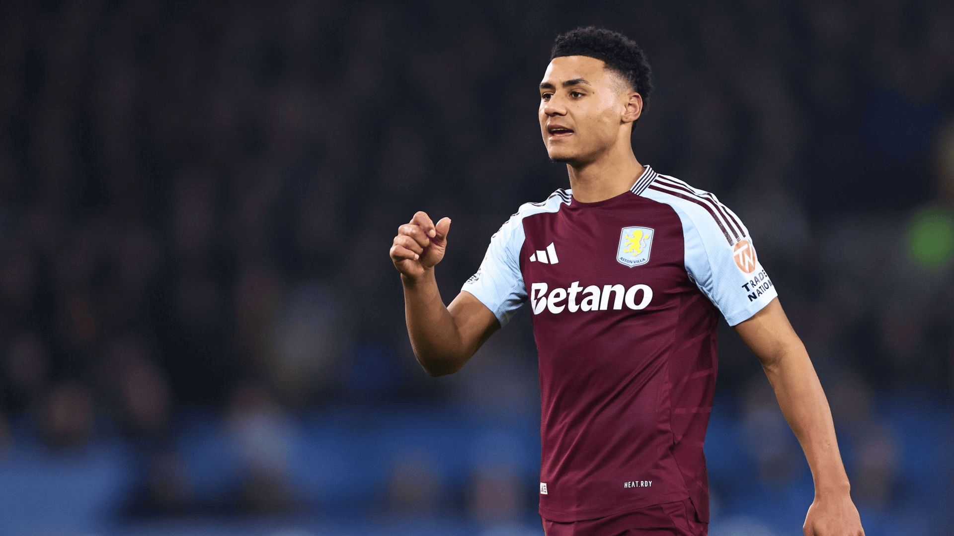 曼联冲击欧冠资格压力巨大（曼联争夺欧冠席位压力沉重）