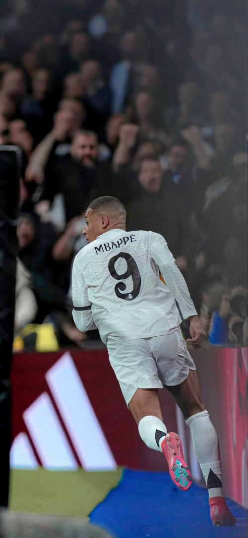 王牌对决！姆巴佩21场25球4助，哈兰德20场20球3助