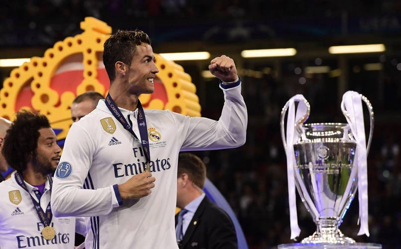 云南玉昆官宣续约赵宇豪徐宏杰 共绘足球新篇章（云南玉昆宣布与赵宇豪、徐宏杰续约 携手开启新征程）