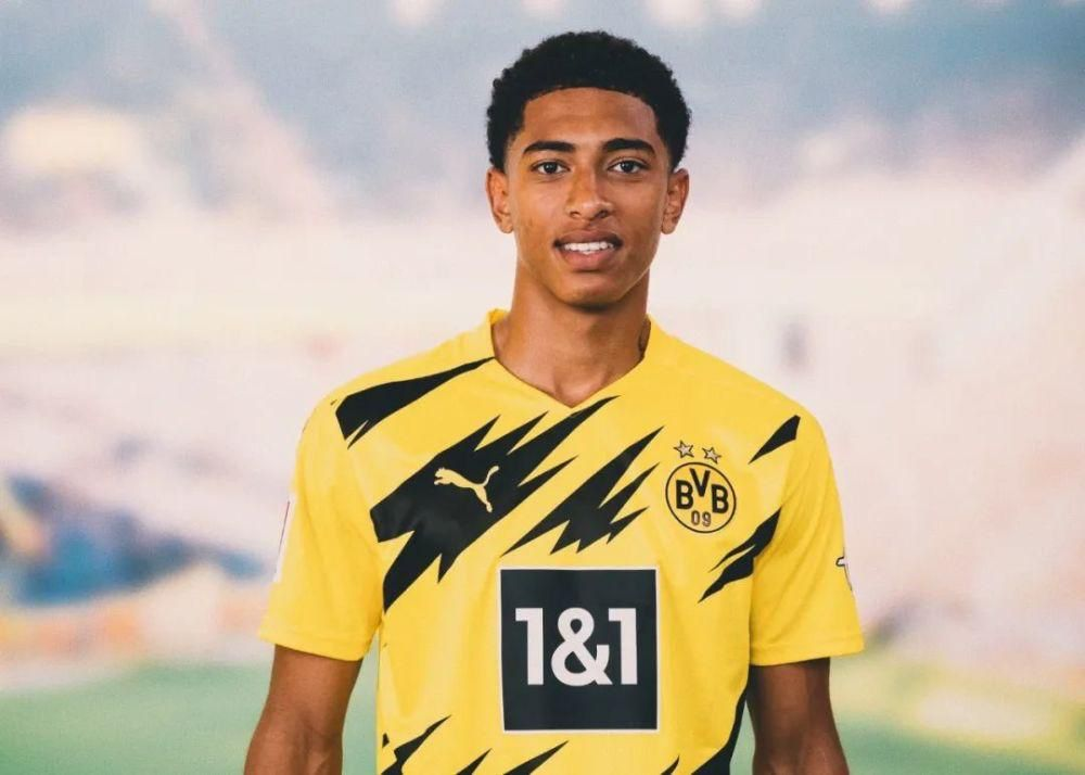 曼联陷入困境，阿莫林嘲笑梅努问题引发球迷怒火