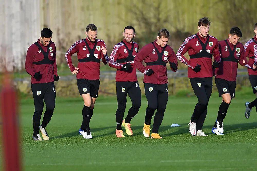 真正意义上的倒钩之王。很多其他球员所谓的倒钩其实...