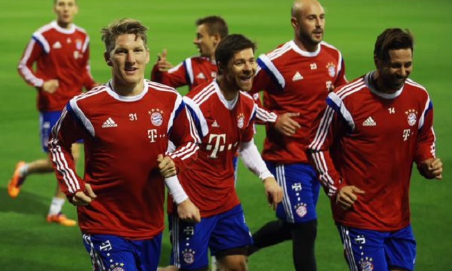 英超半场：阿马德破僵，卡塞米罗破门，曼联暂2-1伯恩茅斯（英超半场战报：阿马德首开纪录，卡塞米罗建功，曼联暂以2-1领先伯恩茅斯）