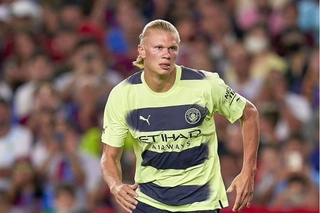 韦世豪：比赛尾声的点球太牵强，染红发为了在假期换个心情